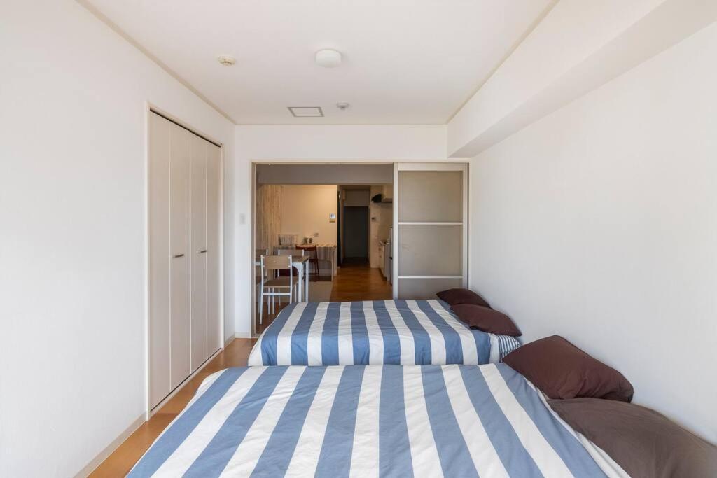２ Beds. Comfortable . Dotonbori / Kuromon Market. 大阪